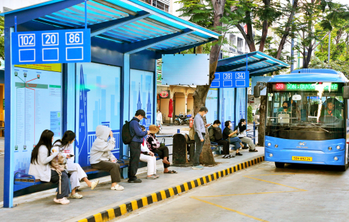 TPHCM miễn phí xe buýt: Cần thêm gì để người dân rời yên xe máy?