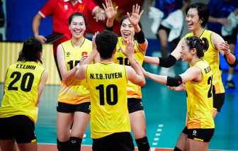 Bóng chuyền nữ đi lên, bóng đá nữ chững lại: Hai con đường, hai kết quả