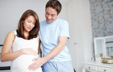 Vợ mang thai, chồng ghé thăm như khách