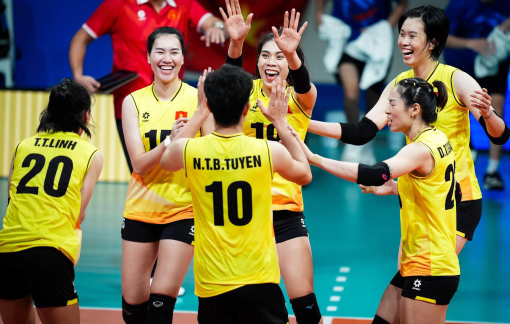 Bóng chuyền nữ đi lên, bóng đá nữ chững lại: Hai con đường, hai kết quả