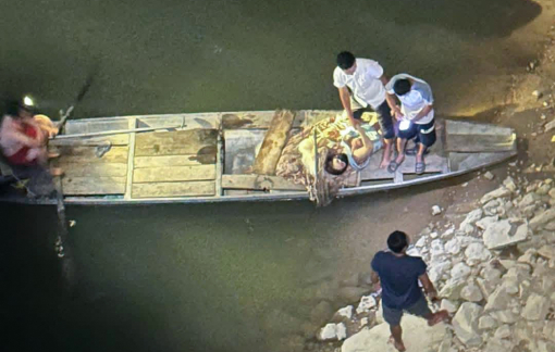 Người đàn ông lao xuống sông Lam cứu sống 2 mẹ con nhảy cầu