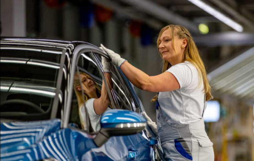 Nhu cầu xe điện tăng vọt ở châu Âu