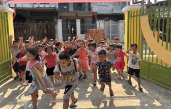 Hơn 100 ngày 'hồi sinh' ngôi trường từng bị nhấn chìm tan hoang trong lũ dữ