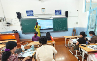 Giáo viên tranh thủ giờ nghỉ để học tiếng Anh, nâng cao trình độ