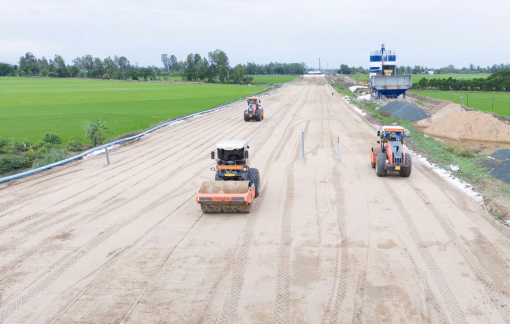 Cao tốc Châu Đốc - Cần Thơ - Sóc Trăng gặp khó vì thiếu cát, đá