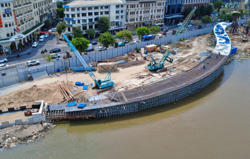 Hình hài cầu đi bộ qua sông Sài Gòn sau hơn 1 năm thi công