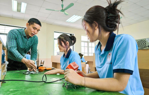 Nhiều xã phường ở Hà Nội vẫn “trắng” trường công