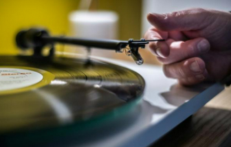 ‘Quán bar nghe’, xu hướng giải trí về đêm mới