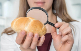 Vì sao ăn bánh mì dễ gây tăng cân dù không nạp dư calo?