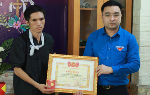 Truy tặng Huy hiệu Tuổi trẻ dũng cảm cho nữ sinh 17 tuổi tử vong khi cứu người đuối nước