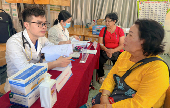 Sáng nay, hơn 100 bệnh viện tại TPHCM khám sức khỏe miễn phí cho người dân