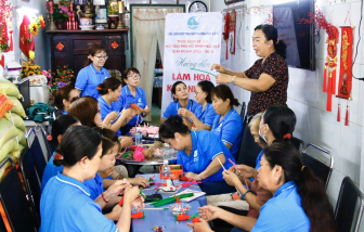 Trổ tài khéo léo, kết nối yêu thương từ lớp học làm hoa thủ công