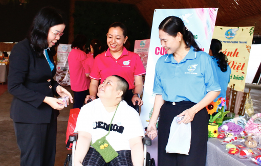 Những “vầng trăng khuyết” tỏa sáng