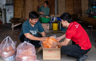 Nghỉ lễ dài ngày: Người trẻ chọn gửi đồ trước để giảm tải hành lý