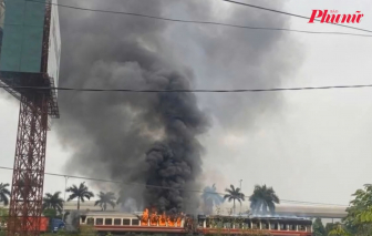 Tàu hỏa đang di chuyển bất ngờ bốc cháy tại Hải Phòng, 2 toa bị thiêu rụi