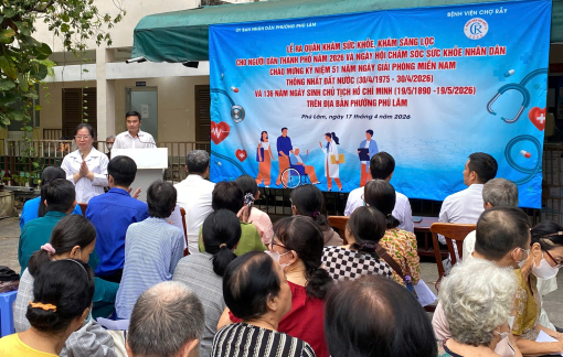 BHXH cơ sở Bình Tiên tổ chức gian hàng tuyên truyền chính sách BHXH, BHYT tại Lễ ra quân khám sức khỏe cho người dân