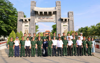 Gặp mặt già làng, trưởng thôn, trưởng ấp, trưởng khu, người có uy tín, chức sắc tôn giáo ở khu vực Nam Bộ