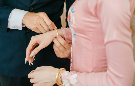 Cưới hỏi mùa giá vàng lập ‘đỉnh’: Vàng ‘bão giá’, cô dâu chú rể ‘bão lòng’