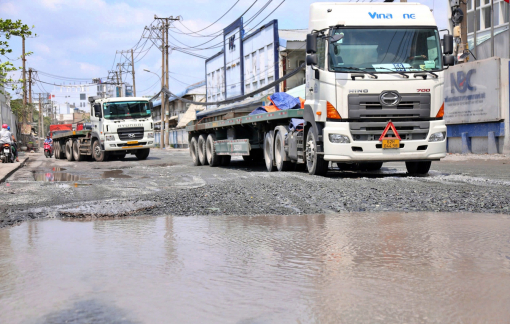 TPHCM ưu tiên vốn sửa chữa khẩn cấp đường khu vực cảng Tân Thuận