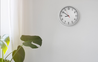 Bạn có đang treo đồng hồ treo tường sai cách?