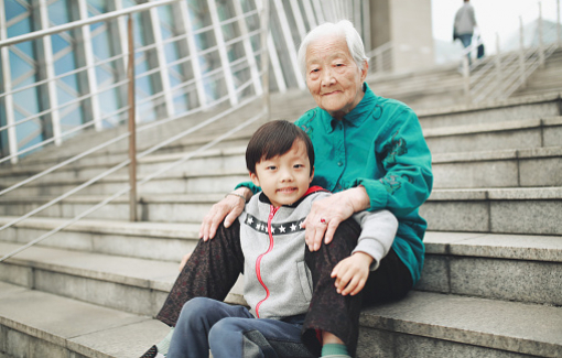 Cháu hư tại bà?