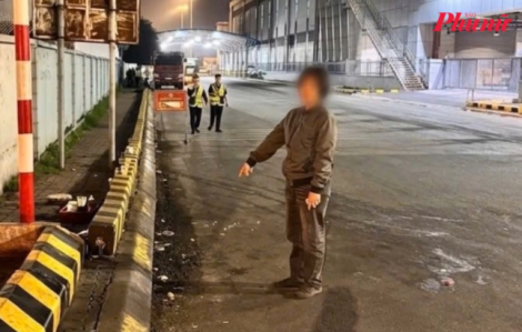 Khởi tố người phụ nữ bán hàng rong la hét, đập phá đồ đạc trong sân bay Nội Bài