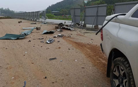 Thiếu tá công an tử vong khi ô tô tông vào rào chắn trên cao tốc Nội Bài - Lào Cai