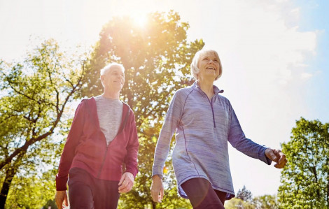 Đi bộ nhiều hơn để bù đắp rủi ro do ngồi nhiều