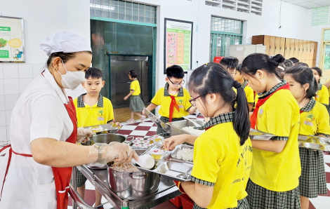 Tăng giám sát để bữa ăn học đường ngon, bổ, an toàn