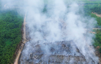 Bãi rác ở Nghệ An cháy suốt 10 ngày, khói bao phủ cả vùng