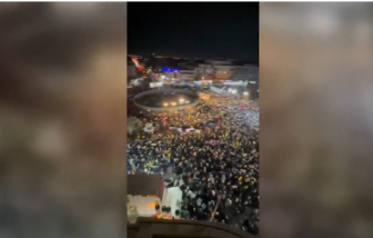 Iran tấn công tàu container gần eo biển Hormuz