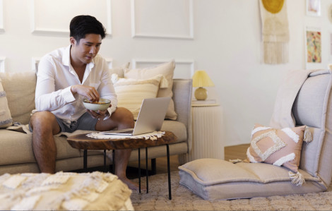 Con trai dùng tiền mẹ chắt chiu cả đời để sửa nhà khang trang