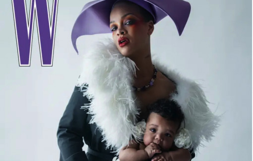 Con gái chưa đầy 1 tuổi của Rihanna cùng mẹ gây bão mạng