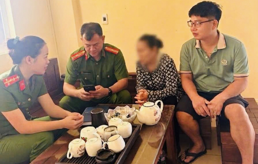 Nghi ngờ người phụ nữ bị sập 'bẫy tình', tài xế taxi chở luôn tới trụ sở công an