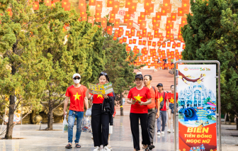 Suối Tiên phát 'lộc Vua Hùng', miễn phí vé cổng cho 1.000 khách mặc áo cờ đỏ sao vàng