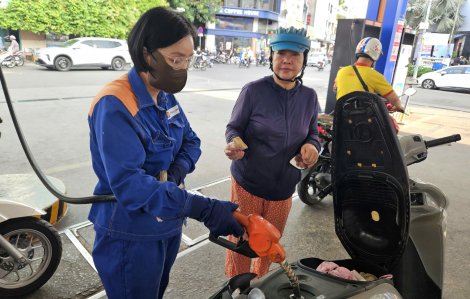 Giá xăng tiếp tục giảm, RON95 còn hơn 22.000 đồng/lít