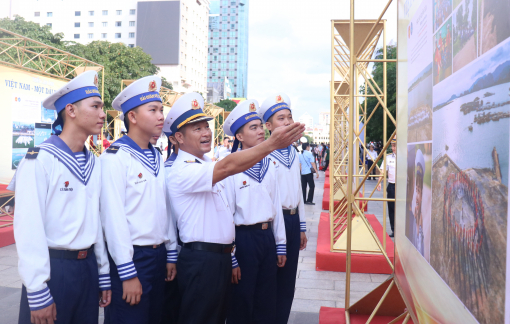 Khơi dậy hào khí dân tộc qua triển lãm ảnh 'Việt Nam - Một dải non sông'