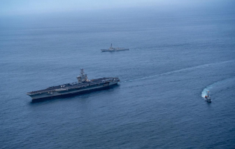 Tàu Iran vượt vòng phong tỏa của Mỹ, cập cảng an toàn