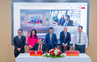 Trung tâm Bảo tồn Di tích Cố đô Huế tiếp nhận bộ tư liệu  quý hiếm