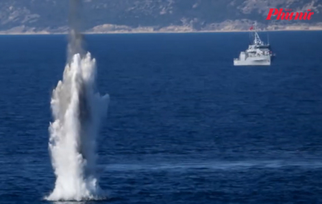 Ông Trump ra lệnh “tiêu diệt không do dự” tàu Iran rải thủy lôi ở Hormuz