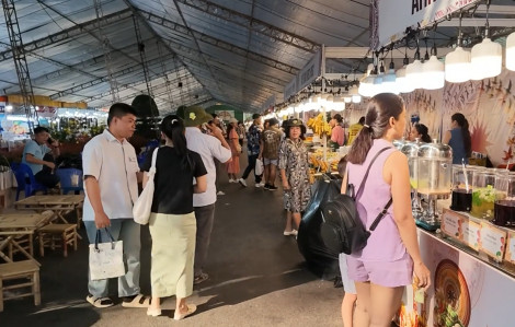 Giỗ Tổ Hùng Vương: Thưởng thức món ngon 3 miền tại 100 gian hàng trong Thảo Cầm Viên