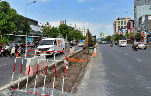 Phá bỏ dải phân cách trên đường Cộng Hòa để giảm kẹt xe
