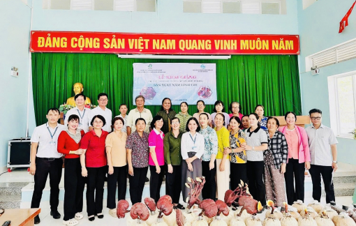 Phụ nữ Cần Giờ học nghề trồng nấm công nghệ cao để phát triển kinh tế