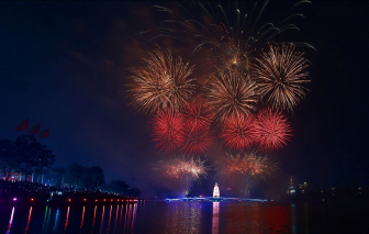 Pháo hoa thắp sáng bầu trời Phú Thọ dịp Giỗ Tổ Hùng Vương 2026