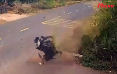 Diễn biến mới vụ nam sinh lớp 12 lao xe xuống mương tử vong ở Đắk Lắk