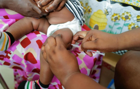 WHO phê duyệt phương pháp điều trị sốt rét đầu tiên dành riêng cho trẻ sơ sinh