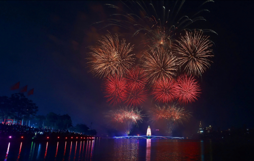 Pháo hoa thắp sáng bầu trời Phú Thọ dịp Giỗ Tổ Hùng Vương 2026