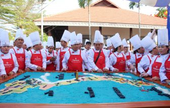 Xác lập kỷ lục 'Bản đồ Việt Nam làm từ xôi nước cốt dừa lớn nhất Việt Nam'