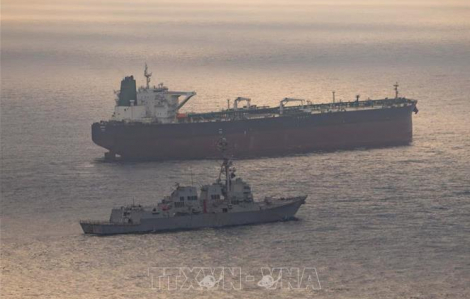 Eo biển Hormuz tê liệt, rủi ro kinh tế toàn cầu gia tăng