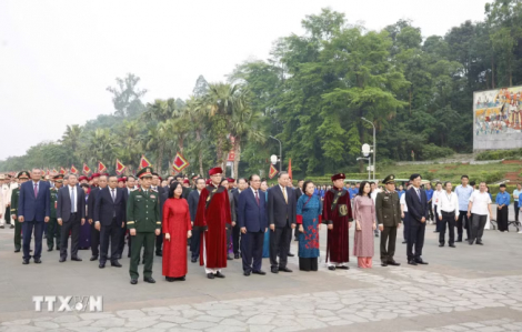 Tổng Bí thư, Chủ tịch nước Tô Lâm dâng hương tưởng niệm các Vua Hùng
